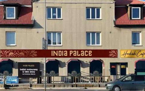 Indiska restauranger Karlstad: India Palace, en indisk restaurang och take away, med en Hookah Café bredvid.
