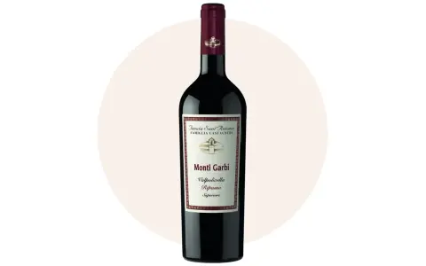 En flaska rött vin, perfekt vin till tacos. Monti Garbi Valpolicella Ripasso Superiore.